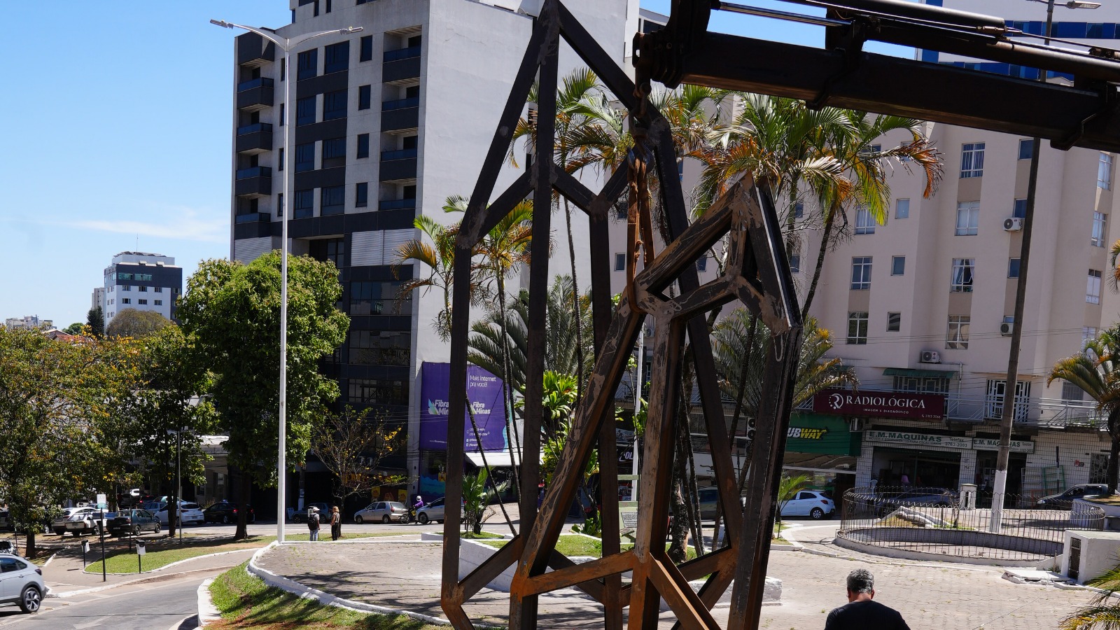 Foco Na Not Cia Gerdau Doa Escultura De A O Para A Cidade De